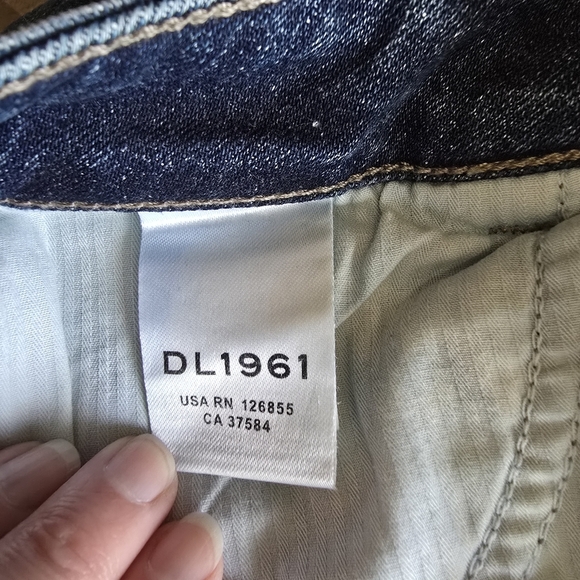 DL1961 Stevie Mid Rise Cuffed Slim Boyfriend Distressed jeans in Hawley size 32 - Picture 11 of 13